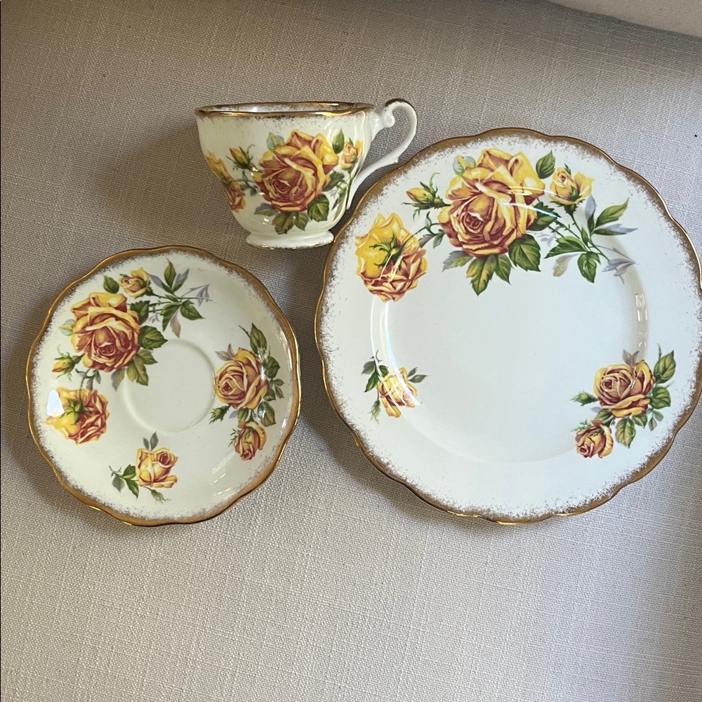 Beautiful Vintage Royal Standard Romany Rose Tea Set - Picture 1 of 8